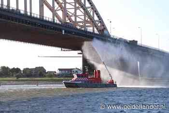 Steigerwerk vliegt in brand: Nijmeegse Waalbrug enige tijd afgesloten voor verkeer