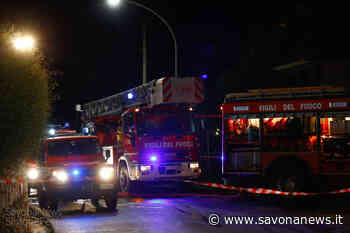 Varazze, prendono fuoco due palme che danneggiano alcune auto: intervento dei vigili del fuoco - SavonaNews.it