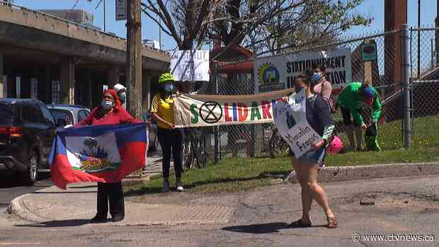 Protesters call on gov't to do more for asylum seekers risking their lives on pandemic frontlines
