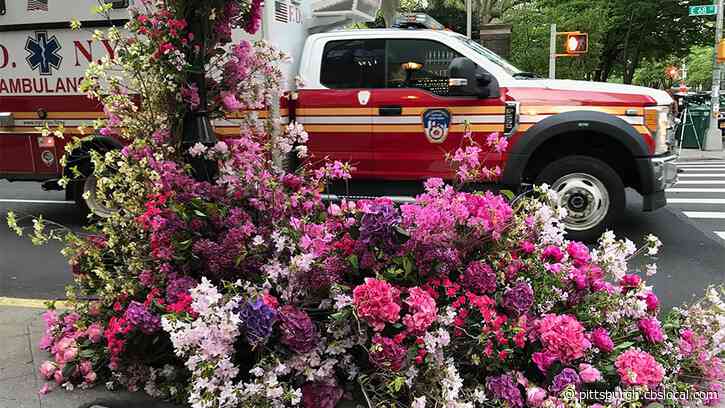 A Floral Designer Is Beautifying The Streets Of New York With Elaborate Displays For Health Care Workers