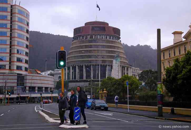 Jacinda Ardern stays cool as earthquake rattles New Zealand capital