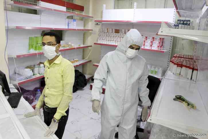 Yemeni gravediggers overwhelmed amid spike in virus deaths