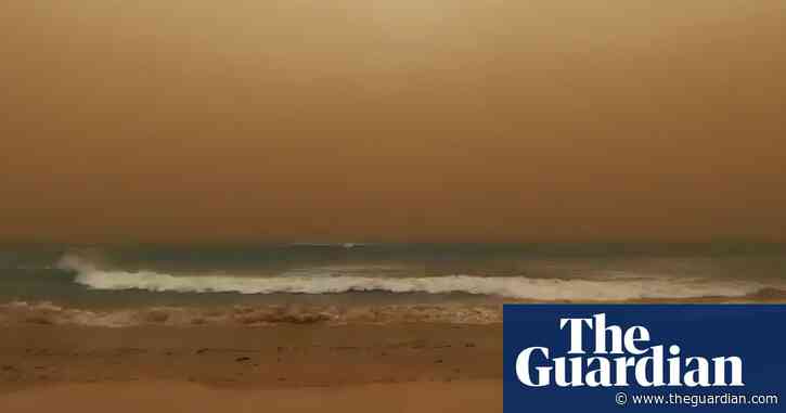 Film-maker captures incredible dust storm enveloping Western Australia beach – video