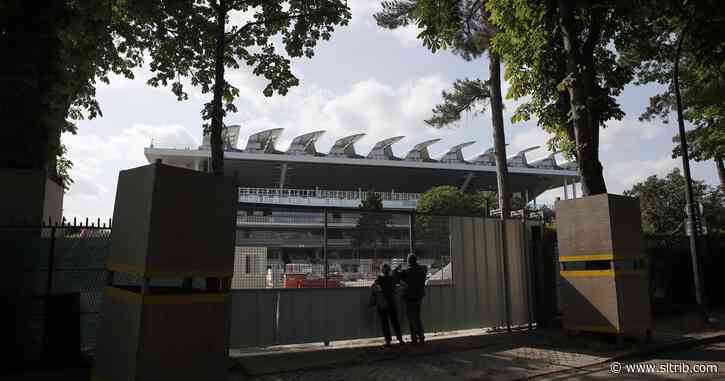 Tennis, anyone? Not on this sunny Sunday at the French Open