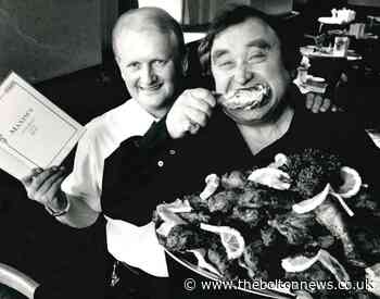 Bernard Manning tucked in as Maxim's opened luncheon club - The Bolton News