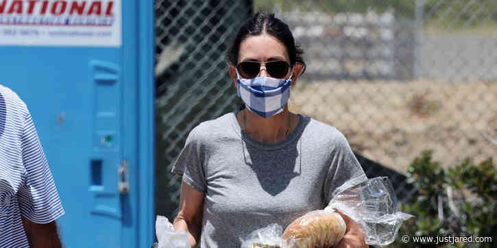 Courteney Cox Goes Shopping at Malibu Farmer's Market Amid Quarantine
