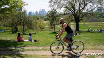 Toronto under a heat warning as temperatures expected to hit 32 C today
