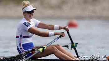 Vicky Thornley: Welsh rower breaks her elbow while cycling