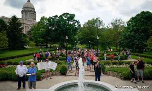 Kentucky lockdown protesters condemned for hanging effigy of governor from tree