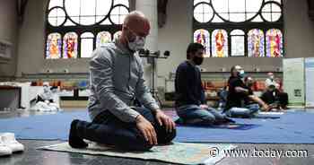 Church opens doors to Muslim worshippers so they can have a place to pray