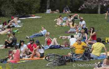 Heat wave forces cities, long-term care centres to rethink how to offer heat relief under COVID-19