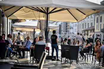 A Milano riparte l’aperitivo: pochi tavolini sui Navigli, controlli all’Arco della Pace - Milano Fanpage.it