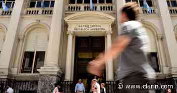 El banco que asesora al gobierno por la deuda pronostica más recesión y mayor inflación - Clarín