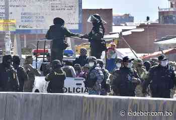 Persisten los bloqueos en las carreteras a Copacabana y Oruro; la Policía pide reflexionar - EL DEBER