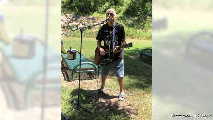 Laguna Woods troubadour brings a note of enjoyment to coronavirus lockdown
