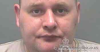 Shop worker threatened with knife by balaclava-weaving raider