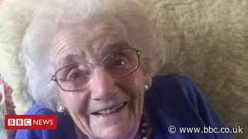 Thirsk woman, 99, to stand 100 times for son's hospice