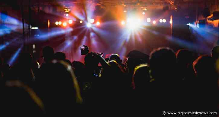 More Than 3,000 Israelis Pack an Outdoor Protest Concert In Tel Aviv