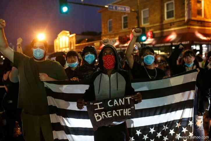 Family in US demands murder charges after police kill handcuffed black man