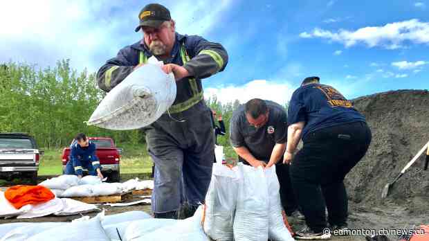 'We could be in trouble': Alberta Beach residents sandbagging homes facing highest water since '74