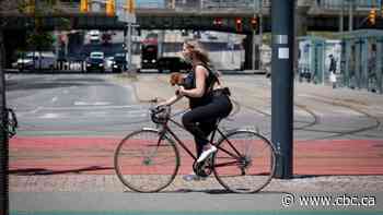 Toronto to expand cycling network by 25 km in bid to ensure physical distancing amid COVID-19