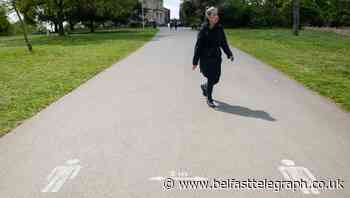 Experts reinforce two-metre social distancing