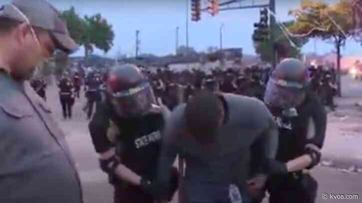 Minnesota police arrest CNN team on live television