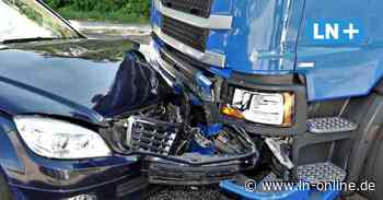 Lübeck: Autofahrer bei Frontalzusammenstoß mit Laster verletzt