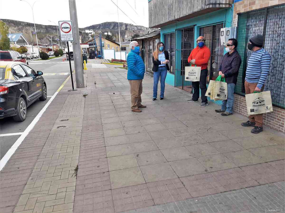 Requerido por los beneficiados: Municipalidad define paradero para taxistas de Chile Chico - Radio Las Nieves