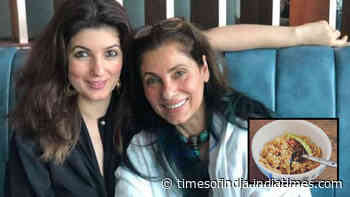 Dimple Kapadia cooks fried rice for daughter Twinkle Khanna