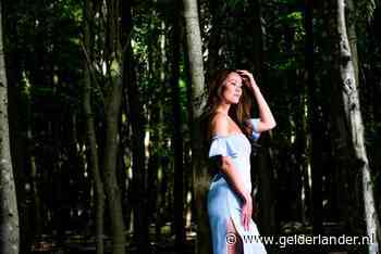 Arnhemse Tessa is ‘vaste gast’ bij missverkiezingen: ‘Ik sta graag op het podium’