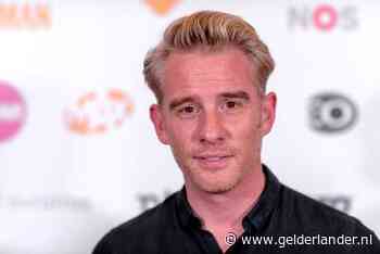 Gerimpelde Art heeft wat jaren overgeslagen en Carly is drie rollen rijker