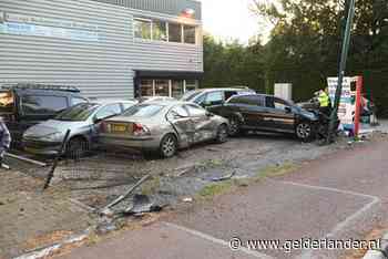 Ravage voor garage door tollende auto