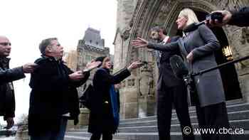 That's me in the middle: Julie Van Dusen reflects on a career covering politics