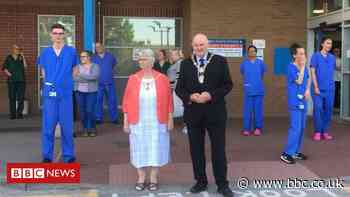 Harrogate mayoress leads applause after Covid recovery