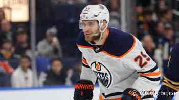 Leon Draisaitl, Alphonso Davies compare notes after Oilers star wins Art Ross