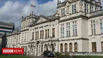 Coronavirus: 'Concern' at English university student cap plan