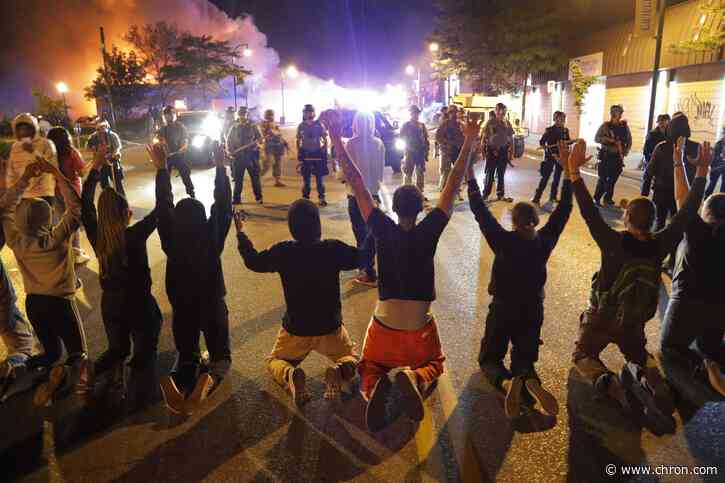 Thousands ignore Minneapolis curfew as U.S. protests spread