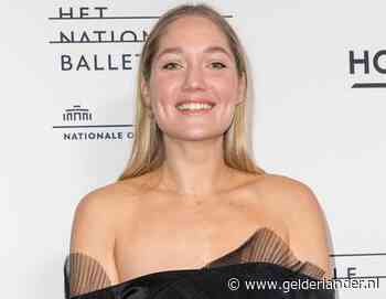 Sexy Zoey leidt fotograaf af en Rens schilt zwoel haar banaan