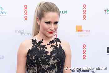 Sexy Zoey leidt fotograaf af en tranen van geluk bij dochter Nikkie