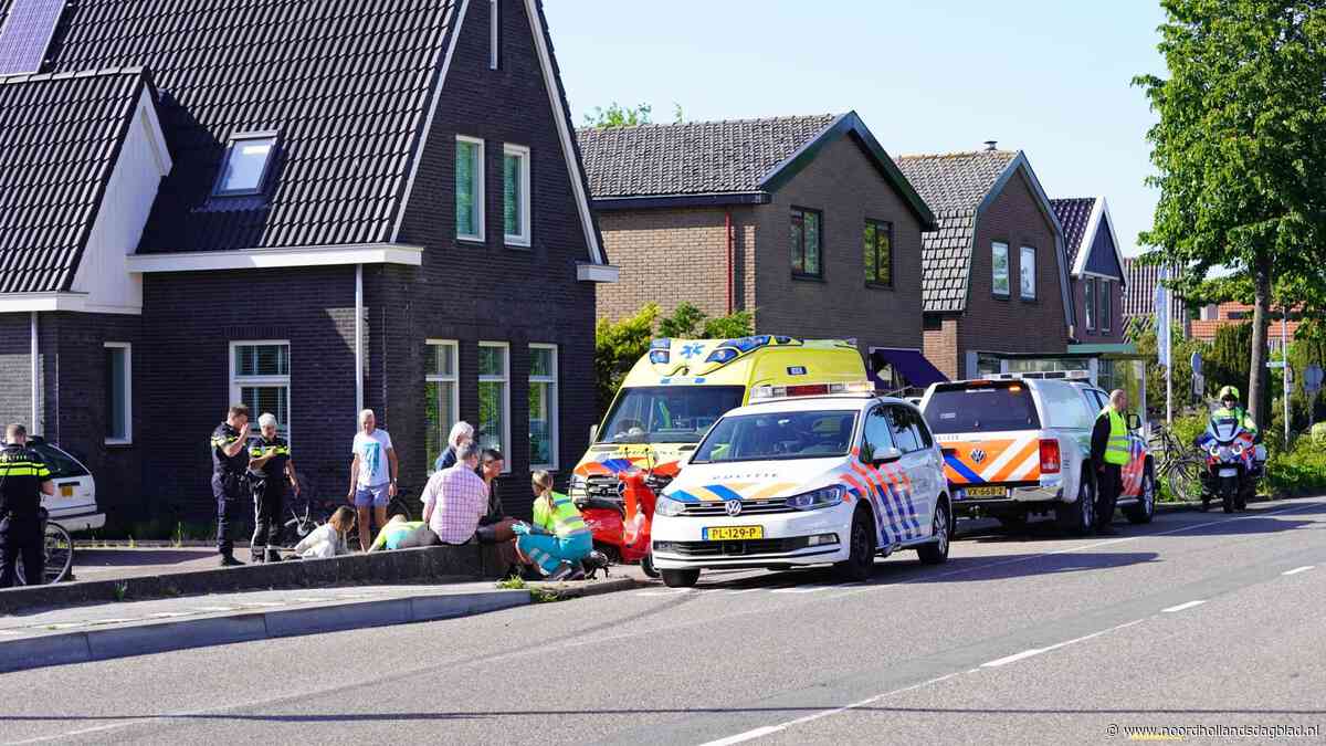 Fietsster gewond bij botsing met scooter in Limmen - Noordhollands Dagblad