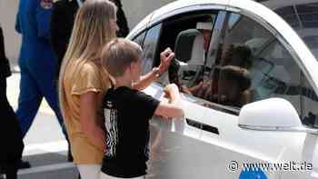 Was hinter dem kleinen Dino an Bord der SpaceX-Kapsel steckt