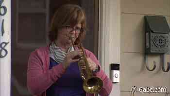 Retired music teacher gives nightly trumpet performance from her porch - WPVI-TV