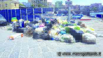 Torre del Greco, raccolta-flop e zero controlli: discarica di rifiuti sulla banchina del porto - Metropolisweb - Metropolis