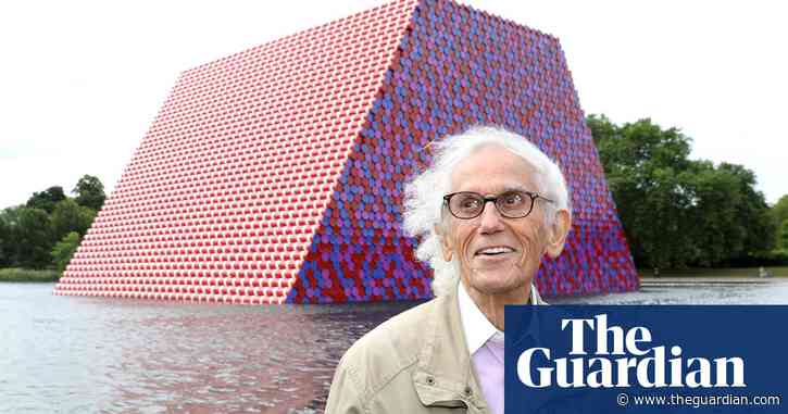 Christo, artist who wrapped the Reichstag, dies aged 84