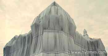 Christo, Artist Who Wrapped and Festooned on an Epic Scale, Dies at 84