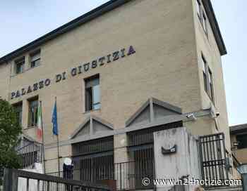 "Giustizia sospesa", avvocati in protesta davanti al Tribunale di Cassino: il commento - h24 notizie