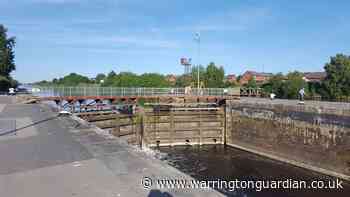 Police warn of dangers after youths seen jumping into Latchford Locks - Warrington Guardian