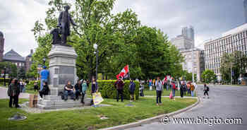 Anti-lockdown protest in Toronto draws smallest crowd in weeks - blogTO