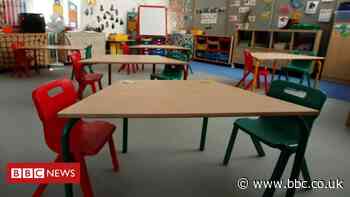 Coronavirus: Wales' early school summer holiday plan 'non-starter' - BBC News